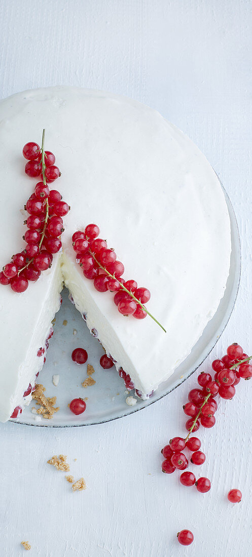 Panna-Cotta-Torte mit Beeren