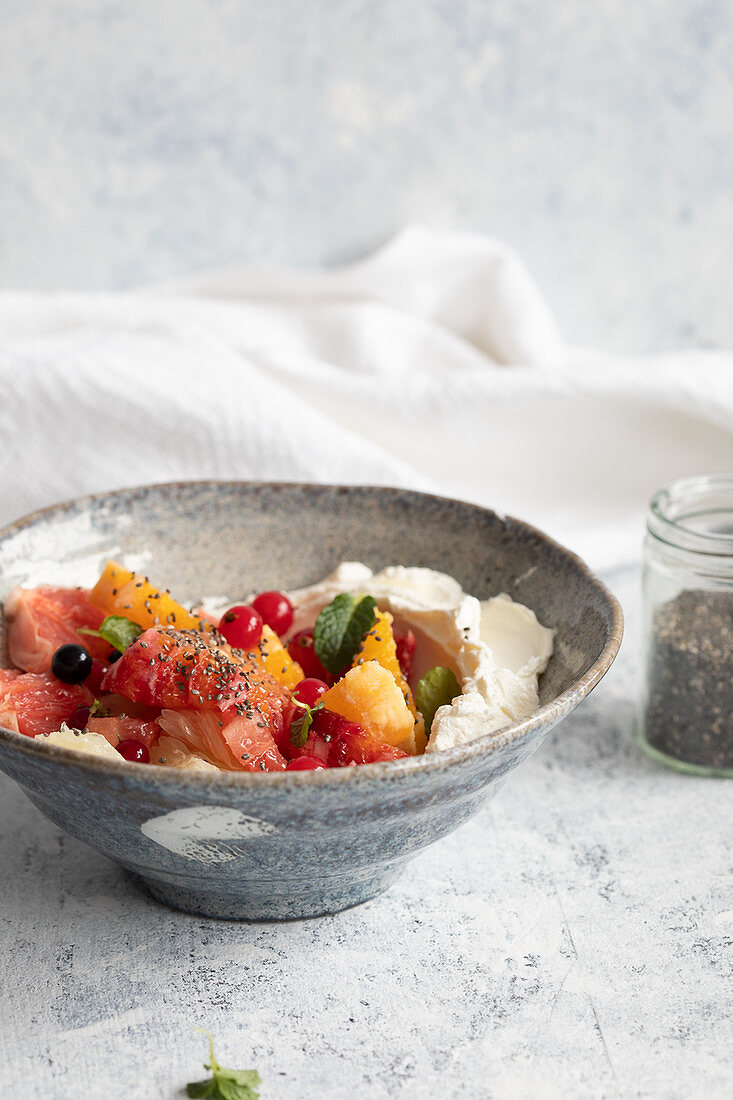 Yoghurt with citrus and chia