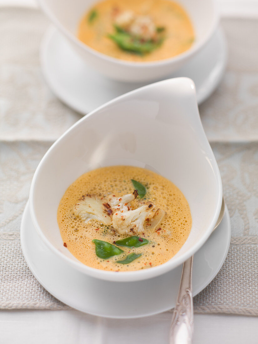 Hummersuppe mit gebratenem Blumenkohl