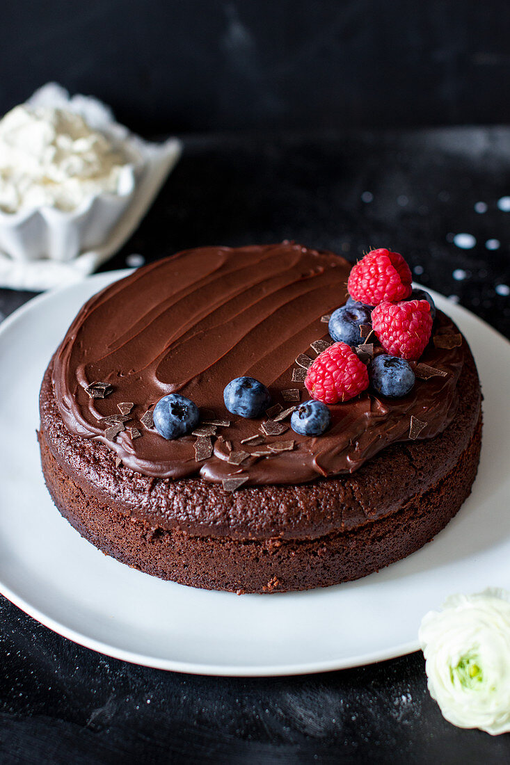 Chocolate cake with ganache and fresh berries