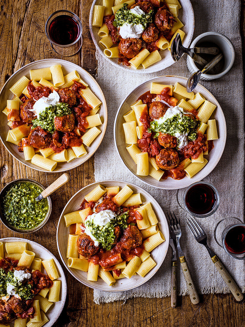 Rigatoni with saucy meatballs with burrata and pesto