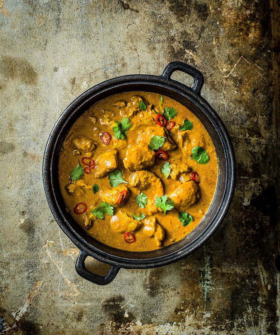 Langsam gekochtes Kokosnuss-Hähnchen-Curry