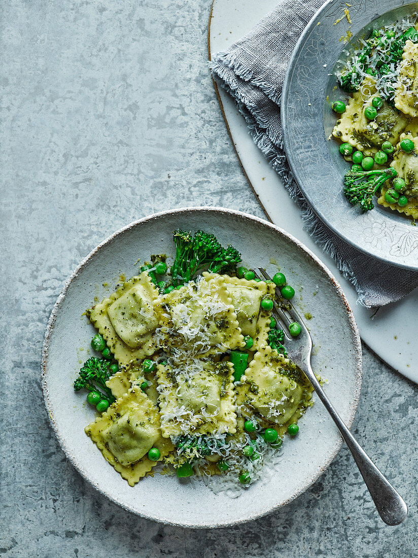 Pea, broccoli and broccoli ravioli