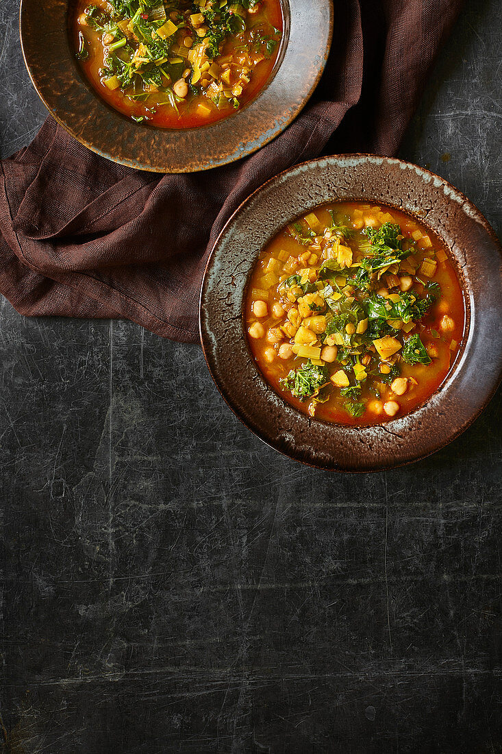 Green lentil harissa soup