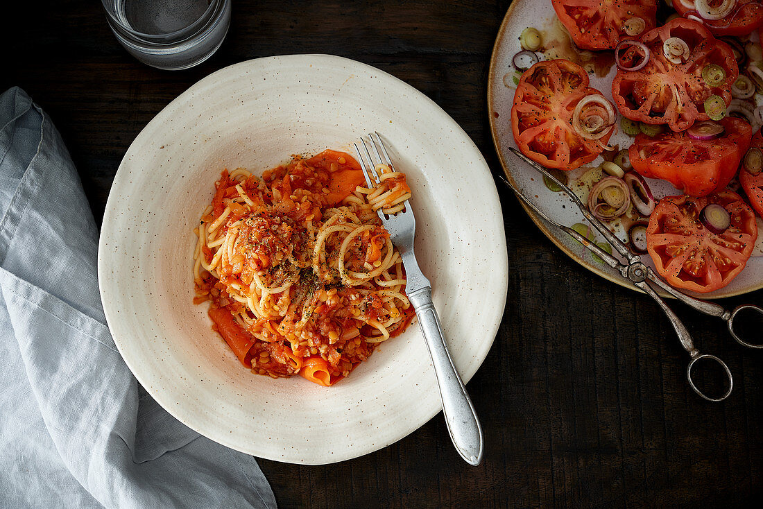 Lentil paste with tomatoes