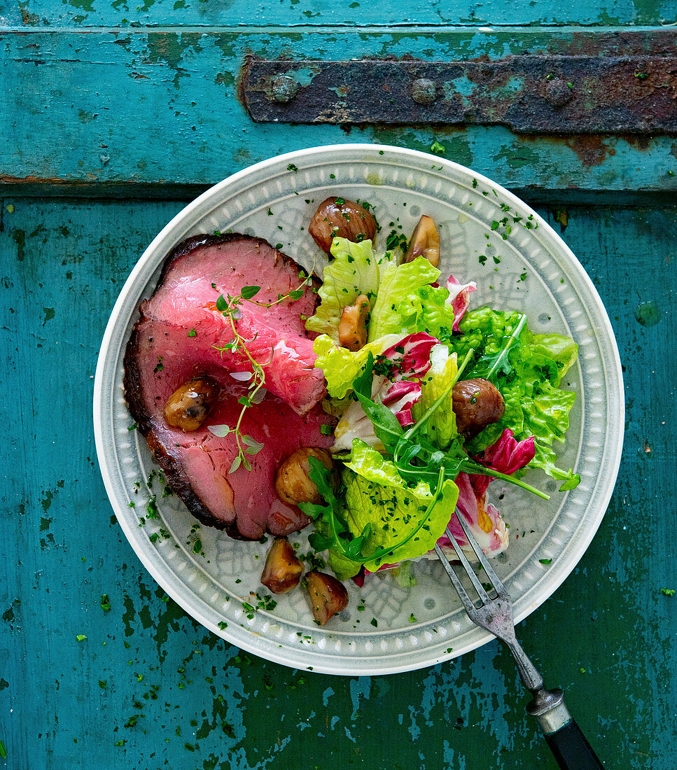 Roastbeef mit Maronen und Blattsalaten