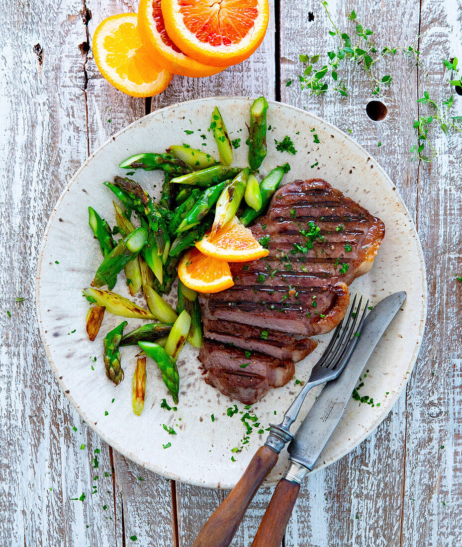 Rump steak with roasted asparagus and orange