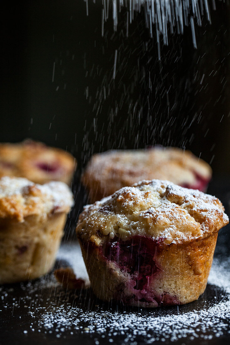 Raspberry muffins with powdered sugar