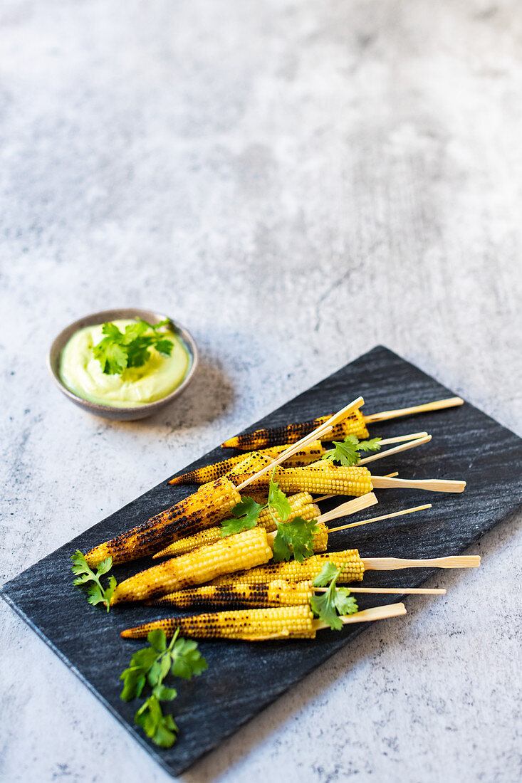 Gegrillte Babymais-Spiesschen