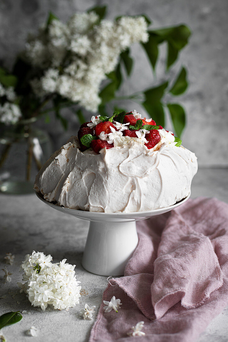 Pavlova with strawberries and mint