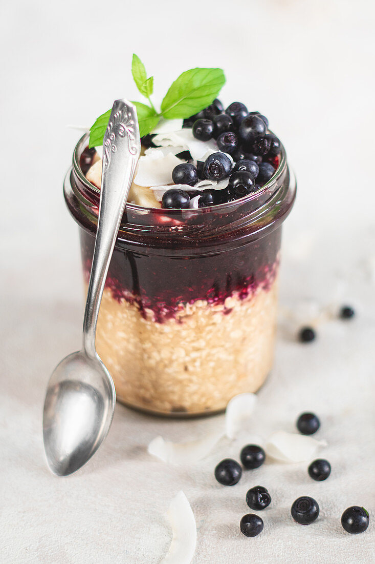 Oatmeal with blueberry mousse