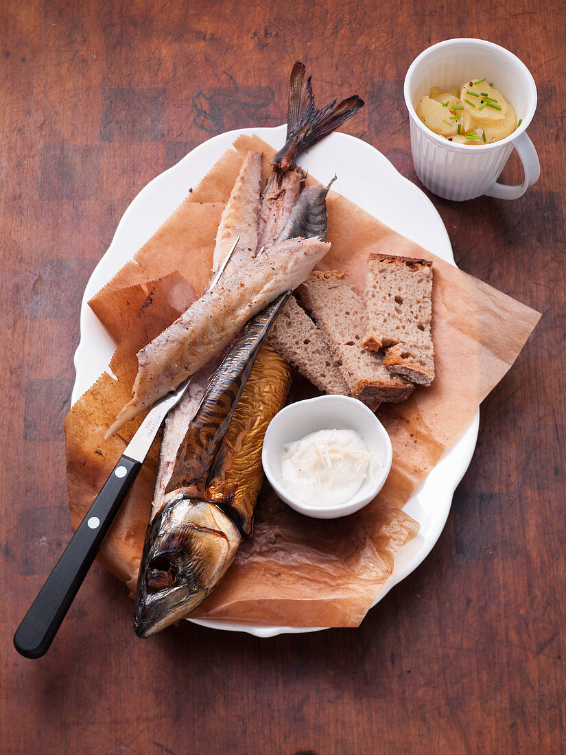 Smoked mackerel with bread and a horseradish dip