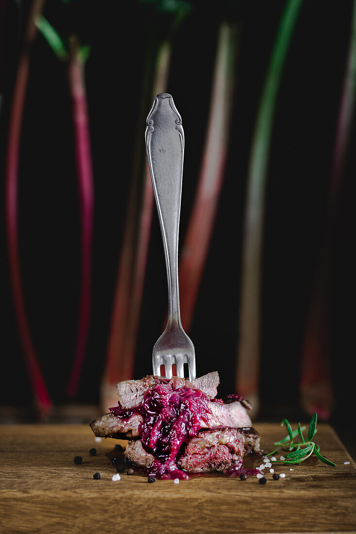 Steak with rhubarb chutney