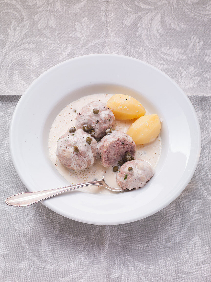 Königsberger Klopse (Königsberg meatballs) with boiled potatoes