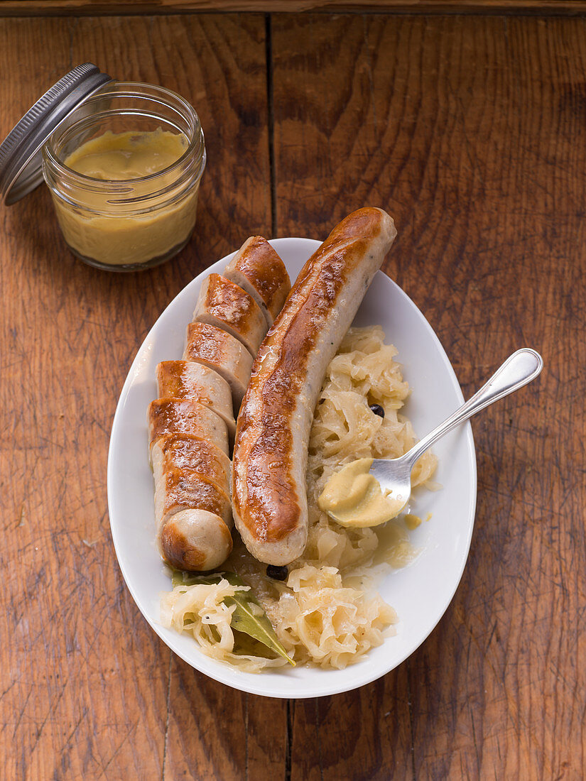 Thuringian bratwurst with sauerkraut and mustard