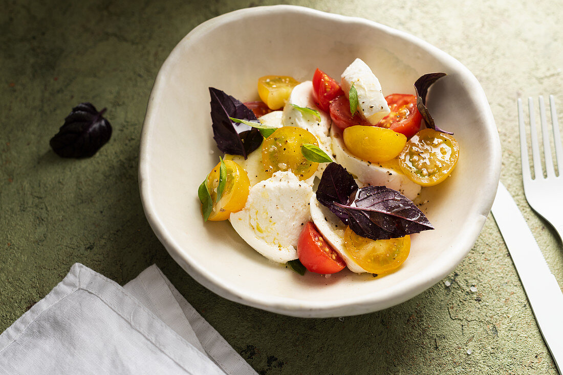 Tomato mozzarella salad