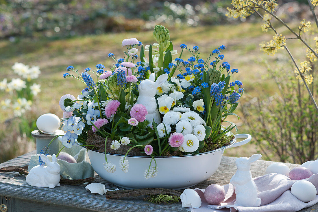 Enamelled bowl with forget-me-not 'Myomark', daisy, horned violet and hyacinth, Easter bunny and Easter eggs as decoration