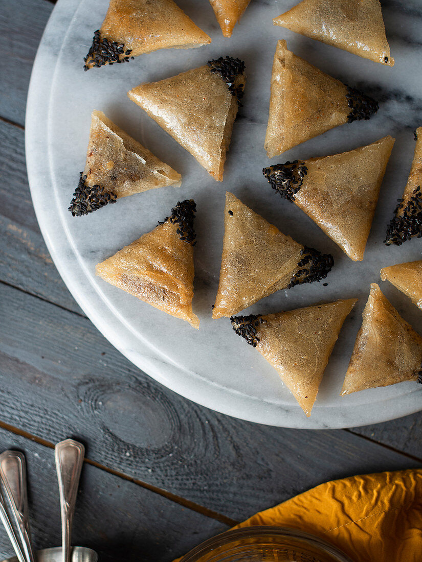 Sweet samosa with hazelnuts and honey (Tunisia)