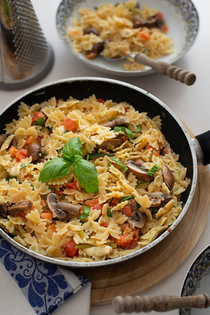 Farfalle with vegetables and mushrooms