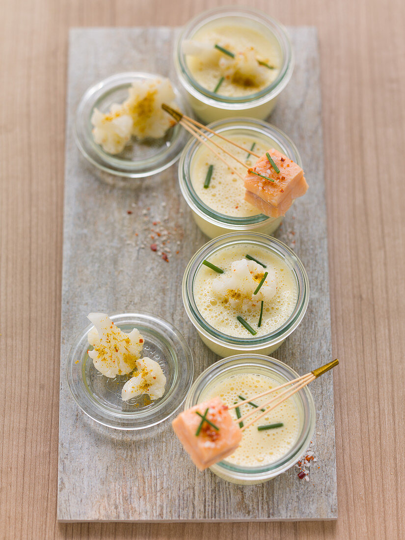 Cauliflower curry soup in glasses