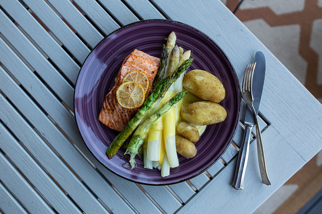 White and green asparagus with salmon, jacket potatoes and hollandaise sauce