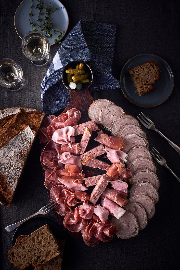 Cold cuts with sausage, ham, bread, gherkins and wine