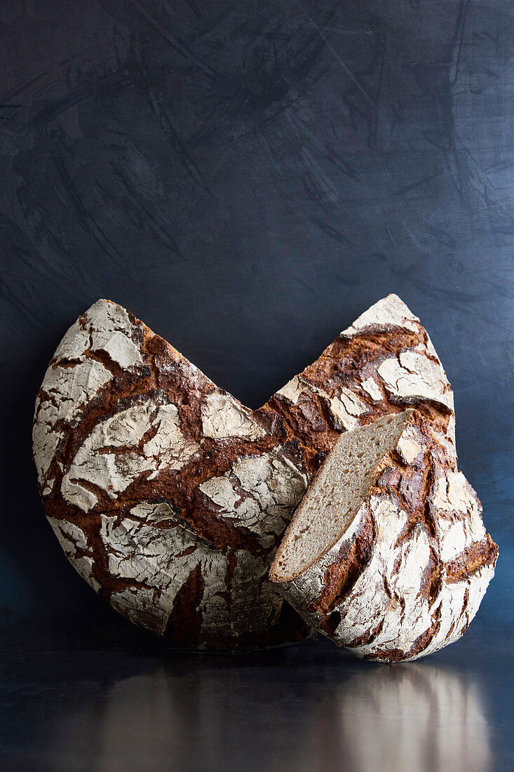 Round house bread (mixed rye bread)