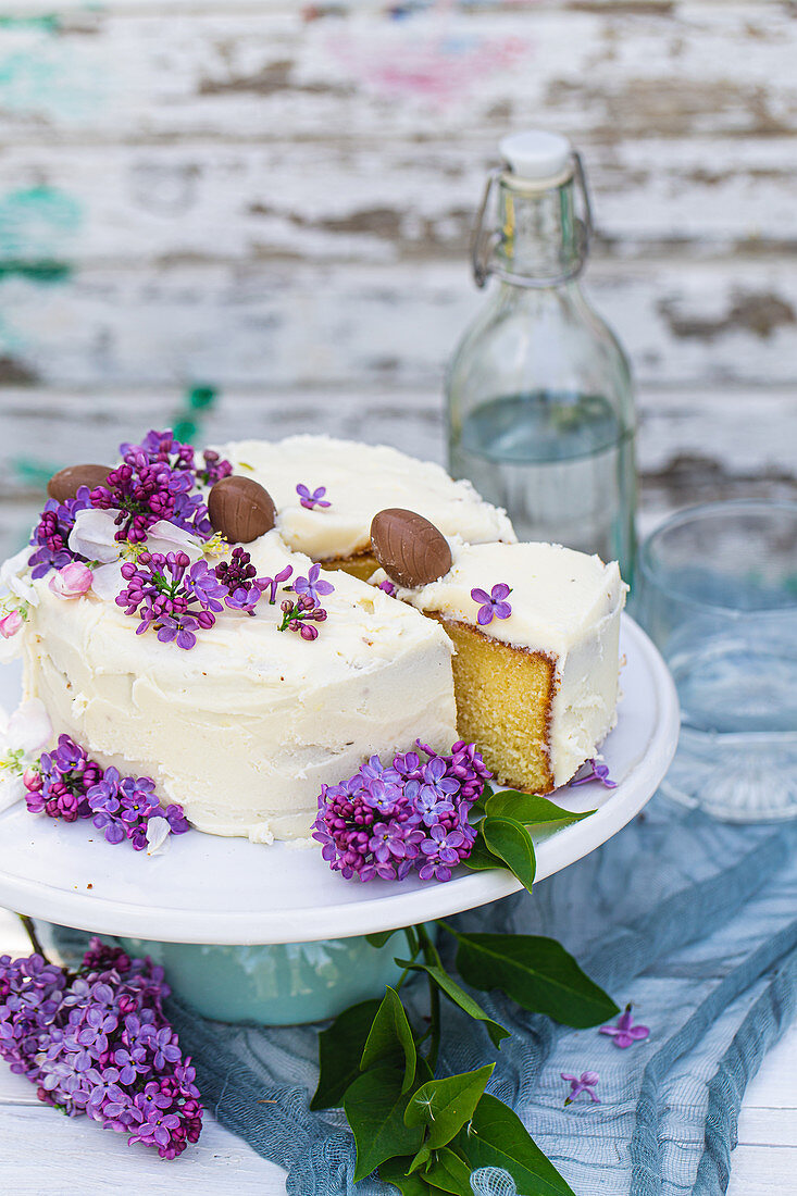 Ricotta cake with lilacs