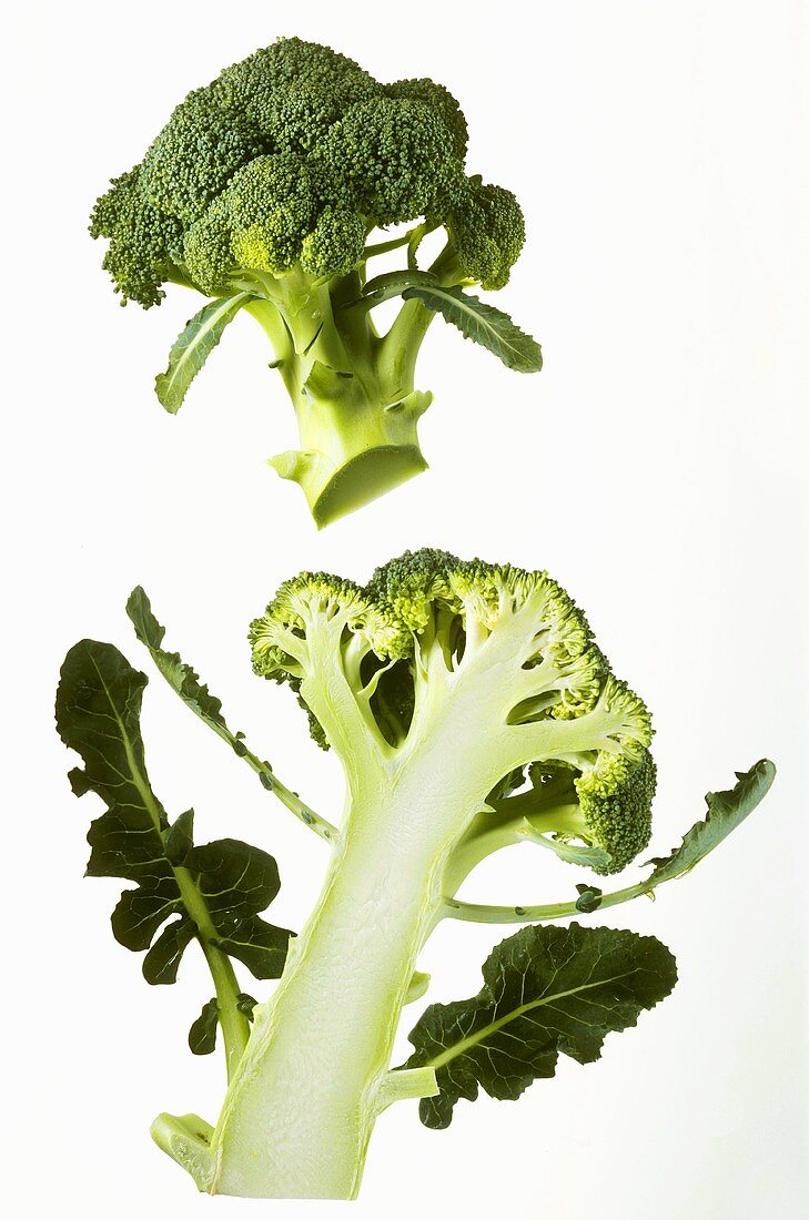 Ganzes & halbiertes Broccoliröschen