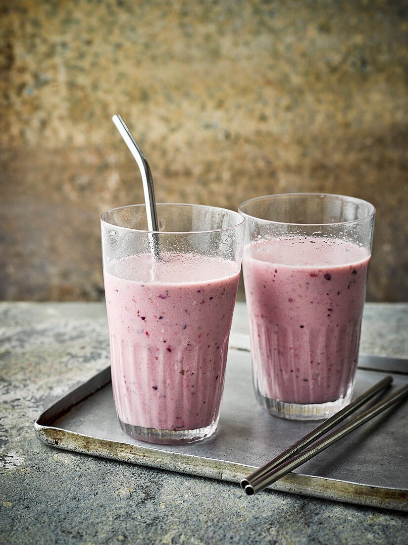 Kefir, banana, almond and frozen berry smoothie