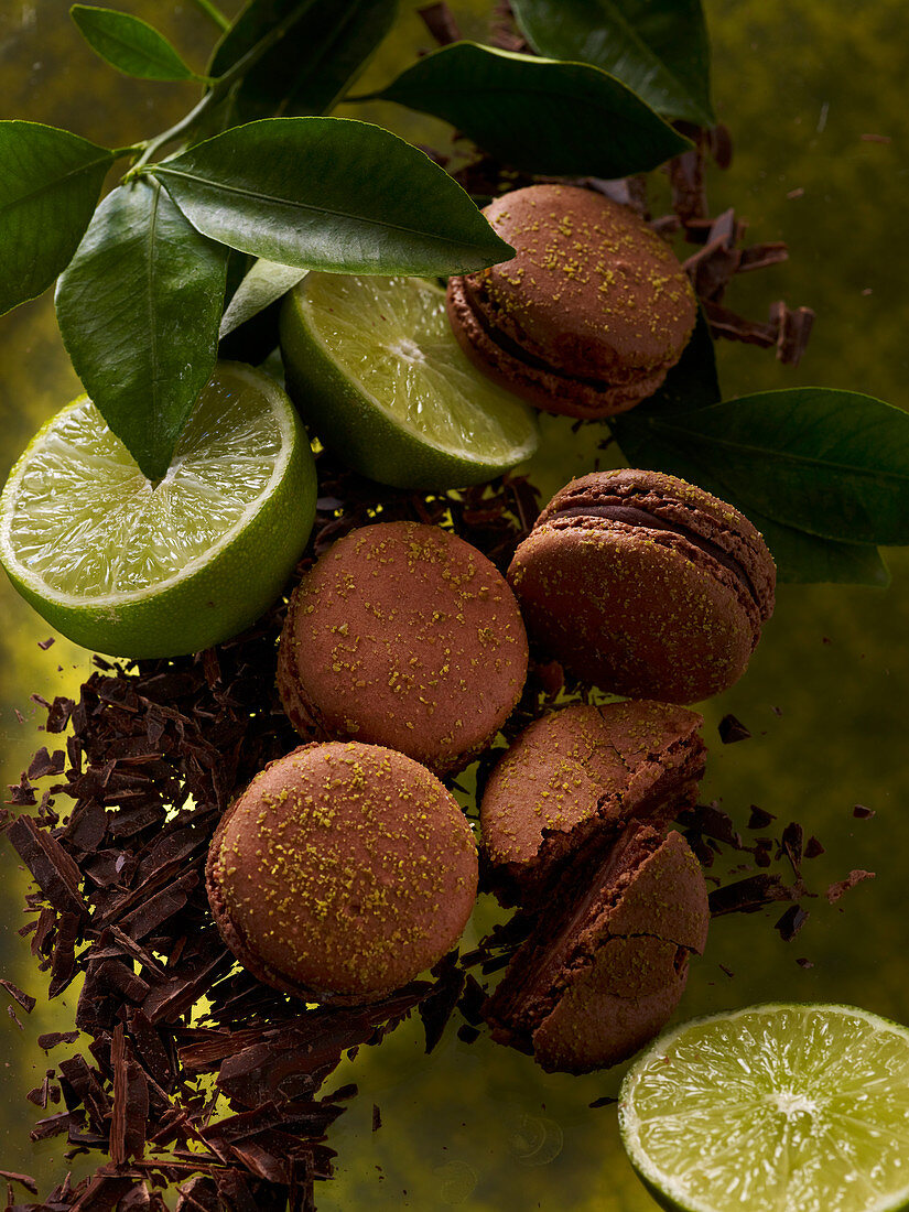 Macarons mit Schokolade und Limetten