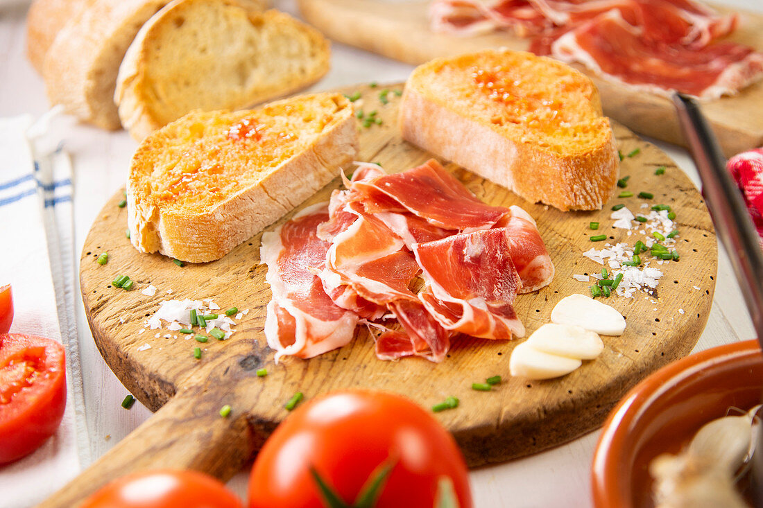 Ibèrico ham, served with traditional 'Pà amb tomaquet'