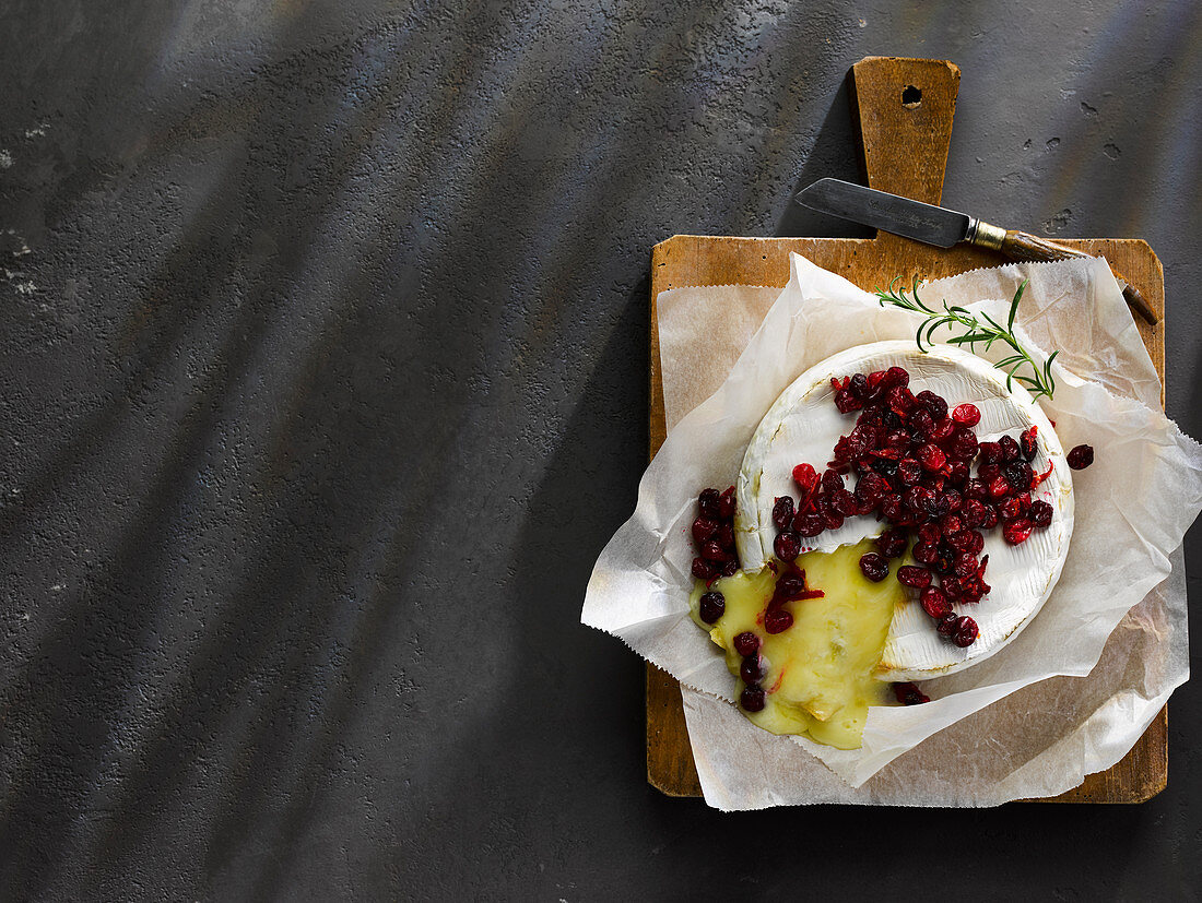Baked Brie with roasted cranberries
