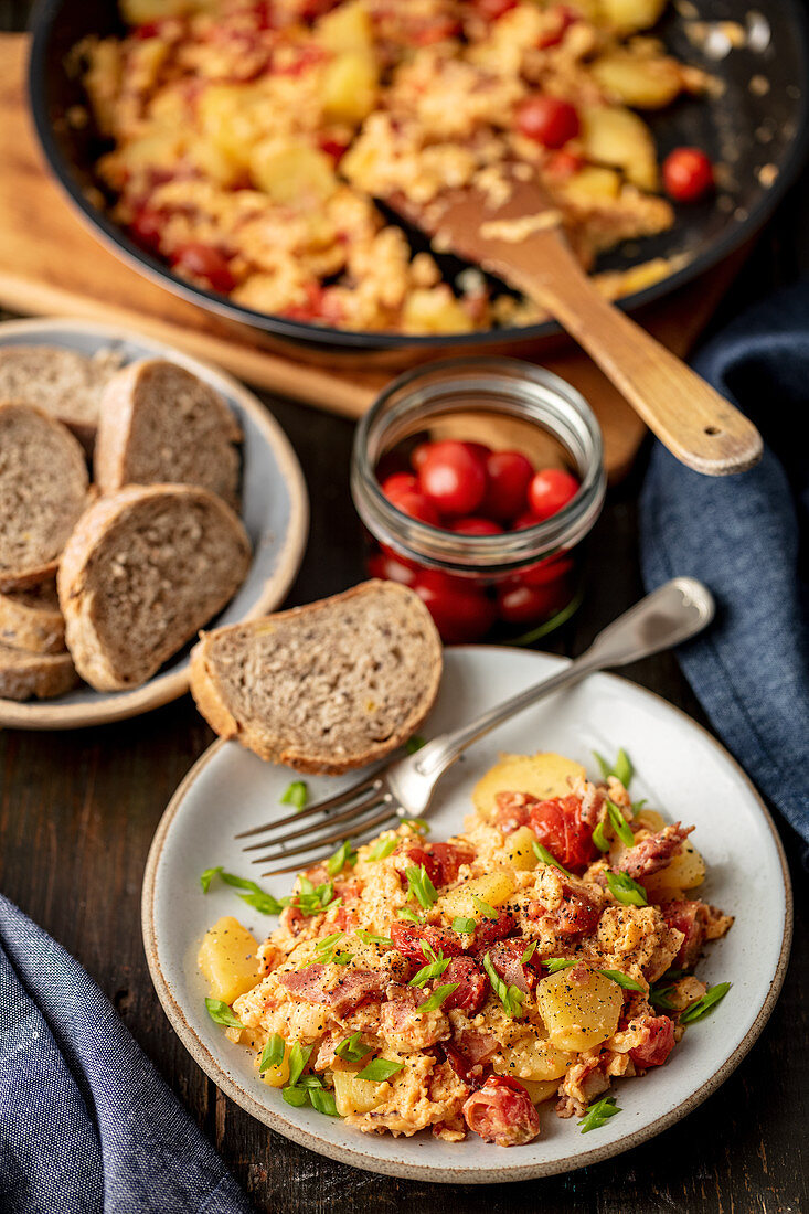 Scrambled eggs with potatoes and bacon