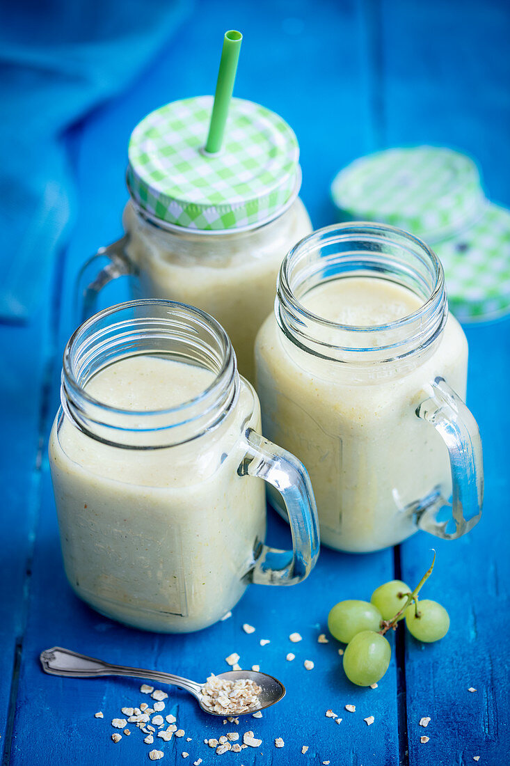 Smoothie with grapes