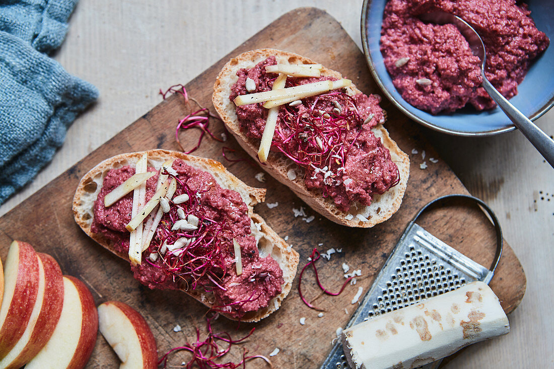 Beetroot and horseradish spread with apple