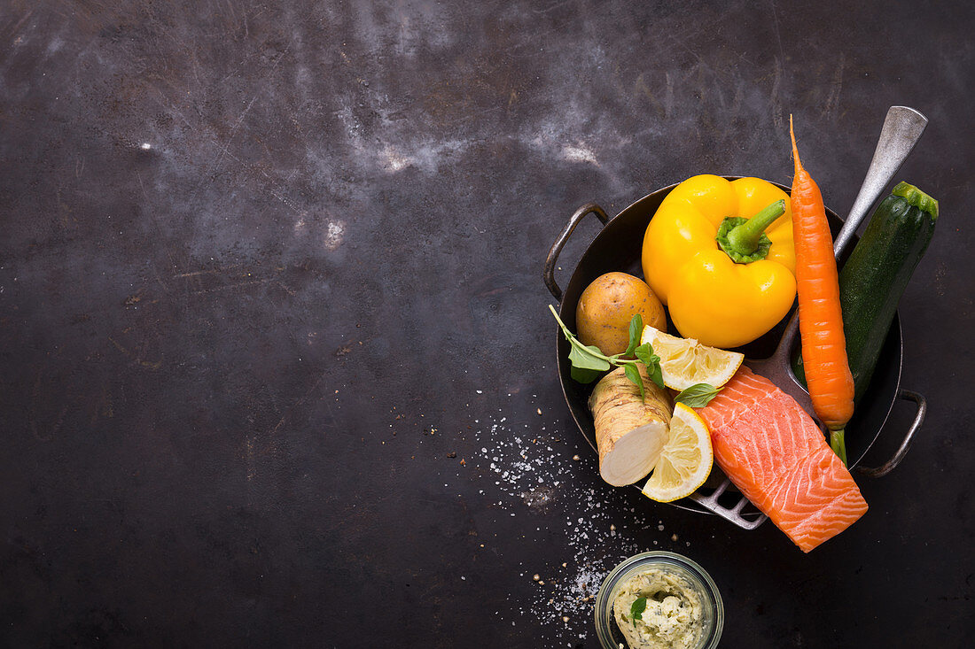 Ingredients for zoodles with salmon and horseradish