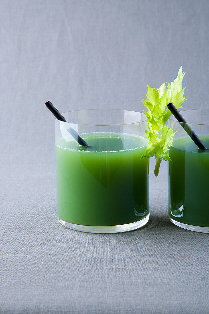 Celery and pear juice with tarragon