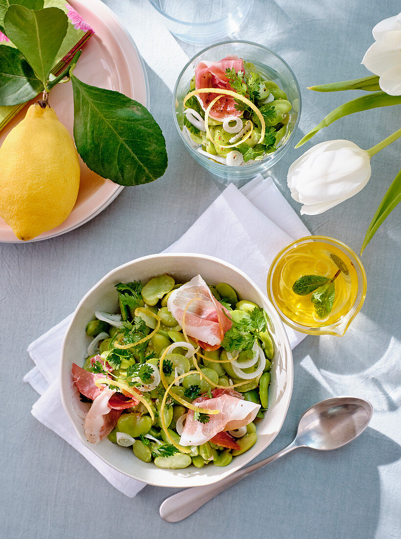 Bohnensalat mit Rohschinken, Zwiebeln und Zitronenzesten