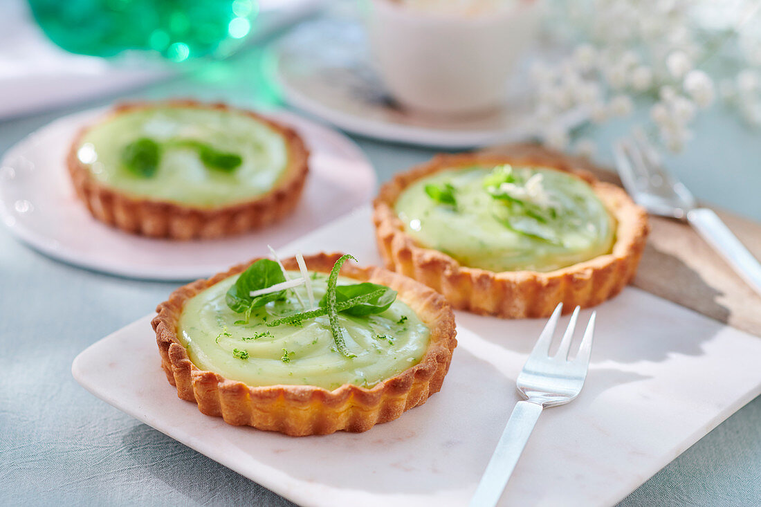 Limettentörtchen mit weisser Schokolade und Minze