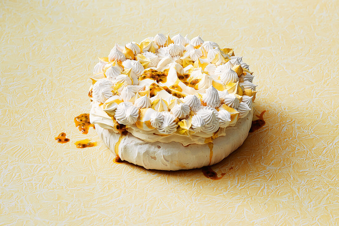 Pavlova mit Passionfrüchten