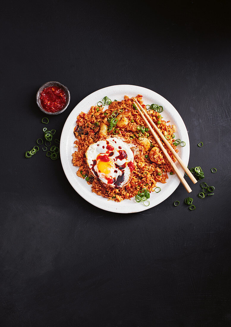 Nasi Goreng mit Ei (Indonesien)