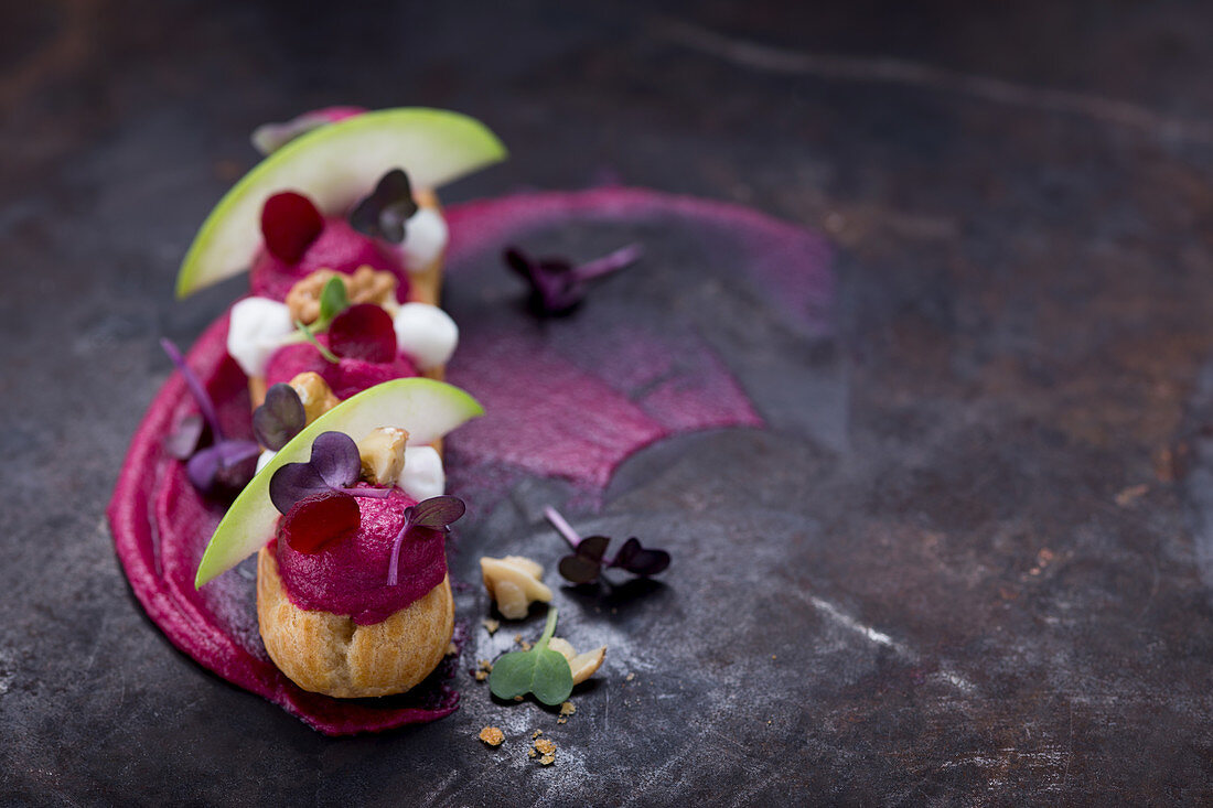 An eclair with beetroot, apple, goat's cheese and cress