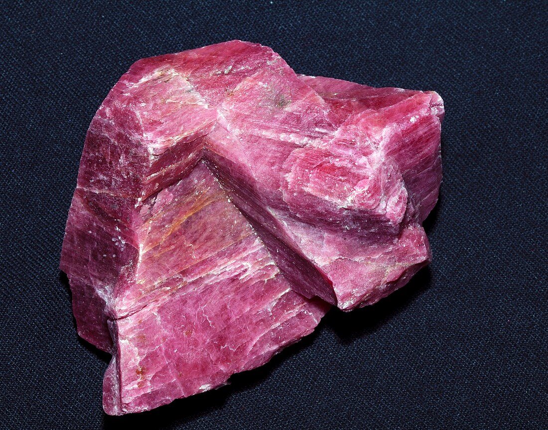 Pyroxmangite