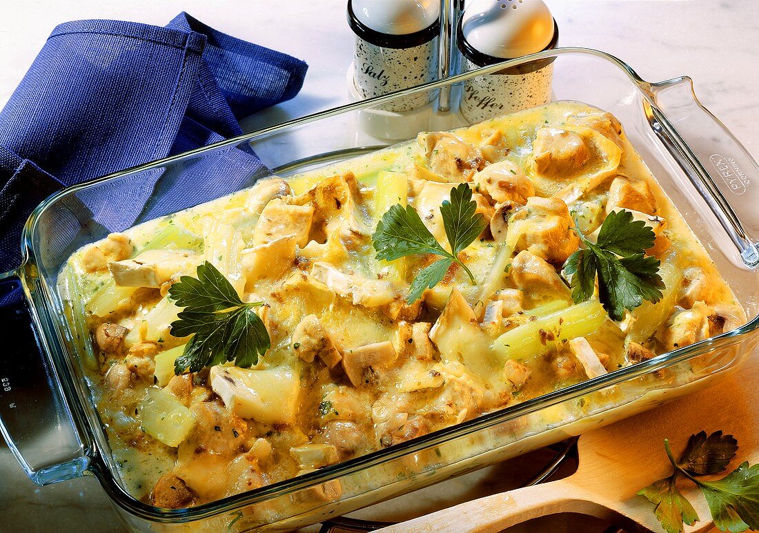 Celery and chicken gratin with mushrooms and brie 