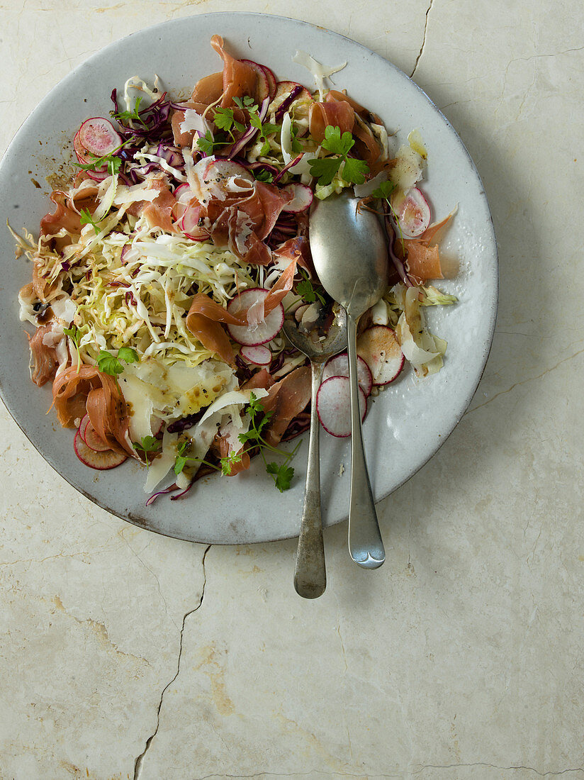 Kohlsalat mit Parmaschinken – Bilder kaufen – 13250952 StockFood