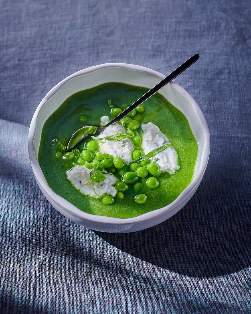 Pea soup with goat's cheese
