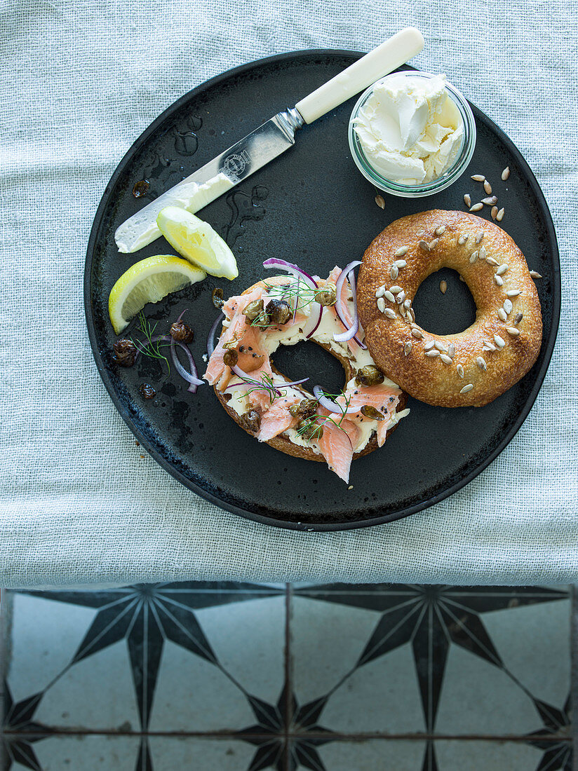 Bagel, Salmon, Cream cheese, Red onion, Capers