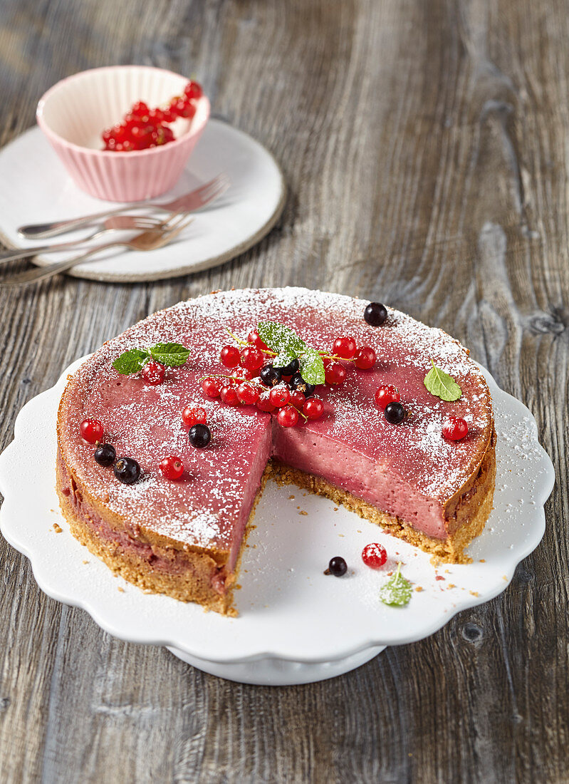 Pink currant cheesecake, sliced