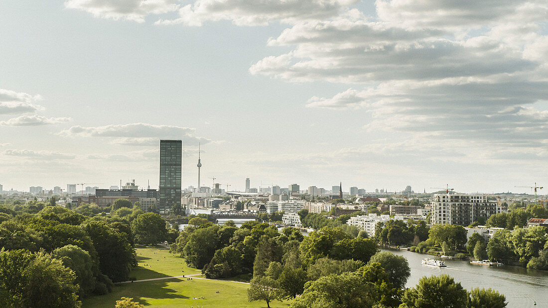 Sonnige, malerische Ansicht von Berlin, Deutschland